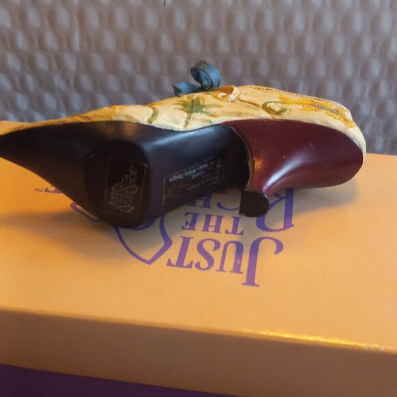 Just The Right Shoe  By Raine Brocade Court Mini Figurine 25002 - Picture 8 of 10
